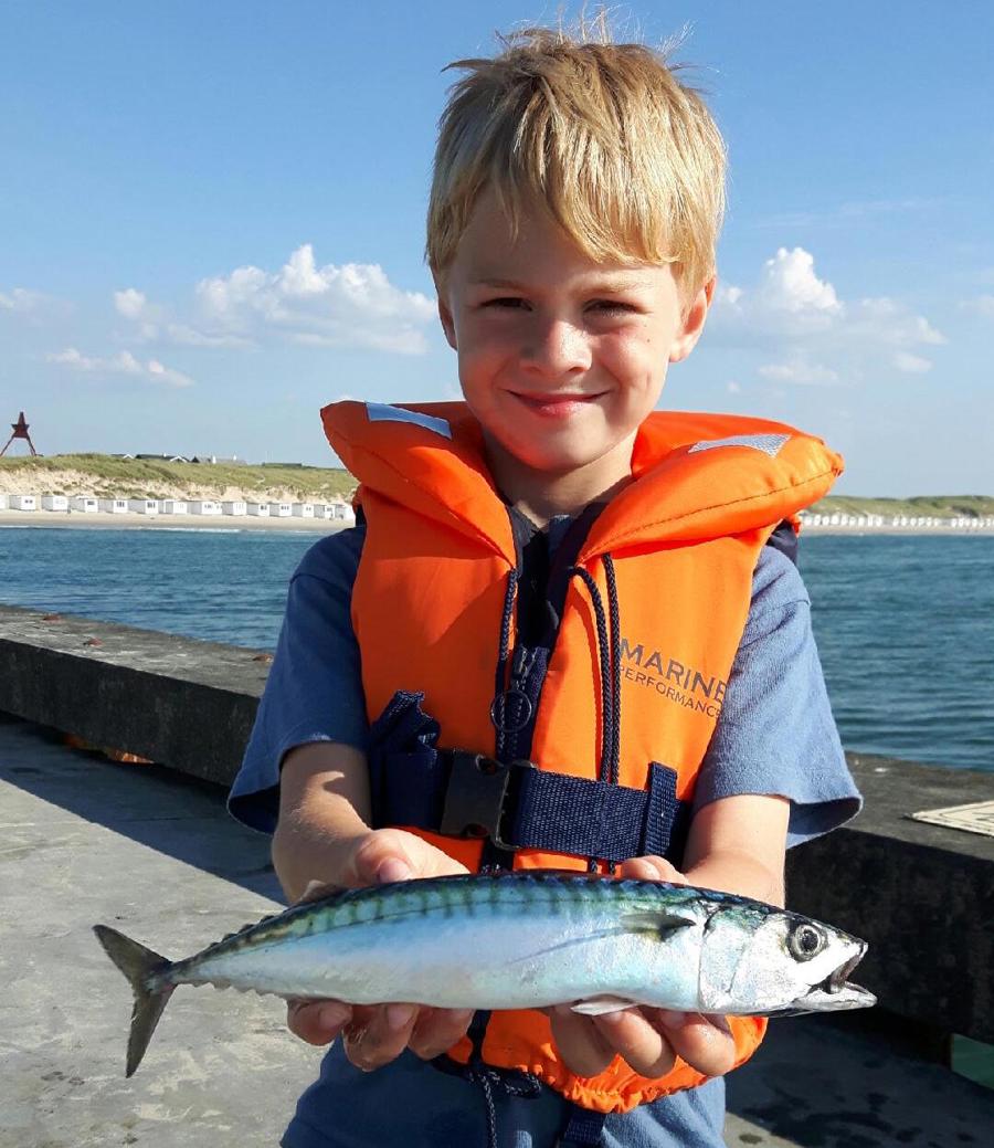 Albert med sin første makrel i år .jpeg